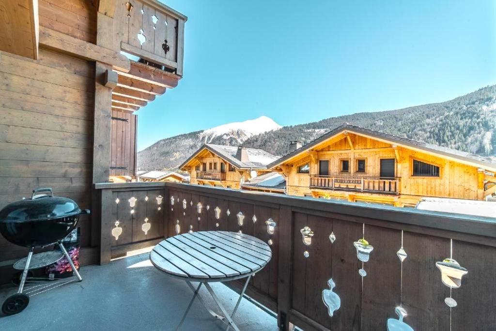 Chalet Muguet Gauche With Hot Tub Sleeps 10 Central Morzine Exterior foto