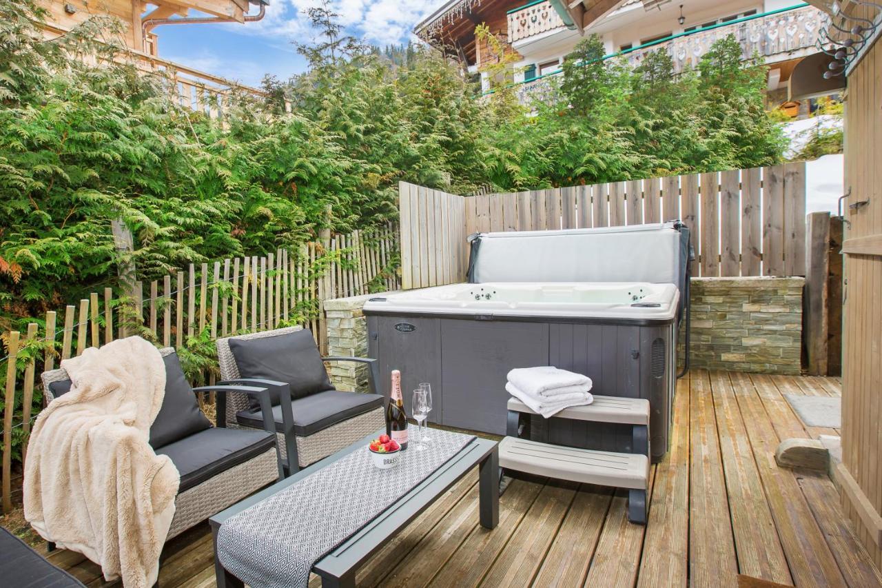 Chalet Muguet Gauche With Hot Tub Sleeps 10 Central Morzine Exterior foto
